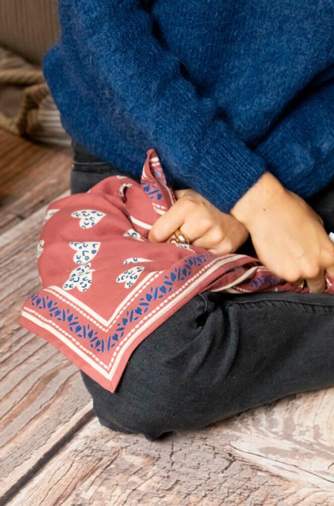 Foulard Bonheur du jour cœur sauvage - Foulards Apaches collection - Foulards Bonheur du jour - Foulards Bellemme - Foulard imprimé cœur - Carré bandana - Petit foulard coton - chez Paulette - Foulard Blockprint - Etsuzette boutique - Loela boutique - Violette boutique