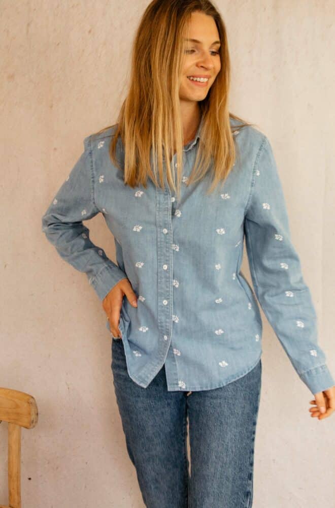 Chemise brodée en jean - chemise Tomboy - chemise jean brodée sezane - chemise jean sezane - Haut à broderie - Haut à broderie femme - haut femme broderie - blouse à broderie - blouse femme broderie - chemisier broderie pas cher - broderie femme - broderie vêtements - haut chic broderie - Chemisier femme - Haut femme - Top femme - Haut chic femme - haut pas cher femme - Chemisier manches longues - chemisier manches longues femme - chemisier hiver femme - chemisier chaud - chemisier chaud femme - Marque Lili et Lala - Lili et Lala - shop Lili et Lala - Revendeur Lili et Lala - Site Lili et Lala - boutique Lili et Lala - lili et lala nouvelle collection - Vêtements en jean - Vêtements jean femme - Chemisier à rayures femme - Chemisier à rayures - Hauts à rayures - Haut à rayure femme - Top à rayures - Blouse à rayures - Blouse rayures Femme - boutique indépendante femme - boutique indépendante en ligne - boutique indépendante vêtements - boutique indépendante mode femme - Etsuzette boutique - boutique etsuzette -boutique libertie - boutique Libertie Lille - Boutique Violette Lille - Loela boutique - Boutique Templeuve - boutique pévèle - petite boutique pévèle - petite boutique Lille - boutique indépendante pévèle - boutique femme pévèle - petite boutique femme Lille