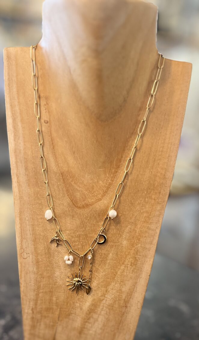 Collier breloques doré