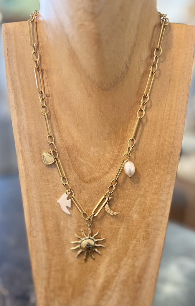 Collier breloques doré