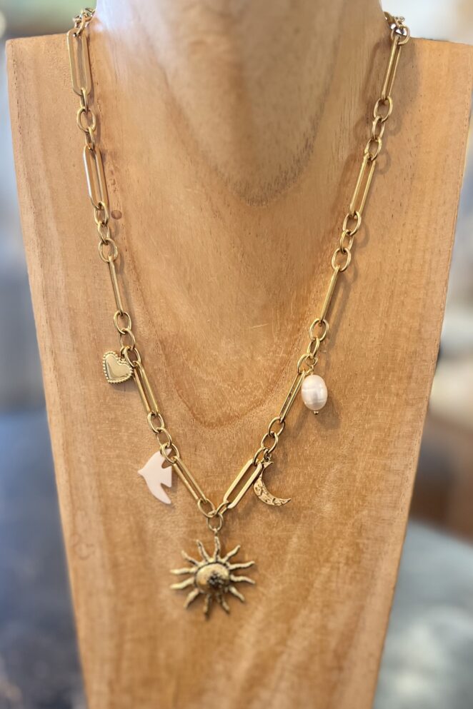 Collier breloques doré