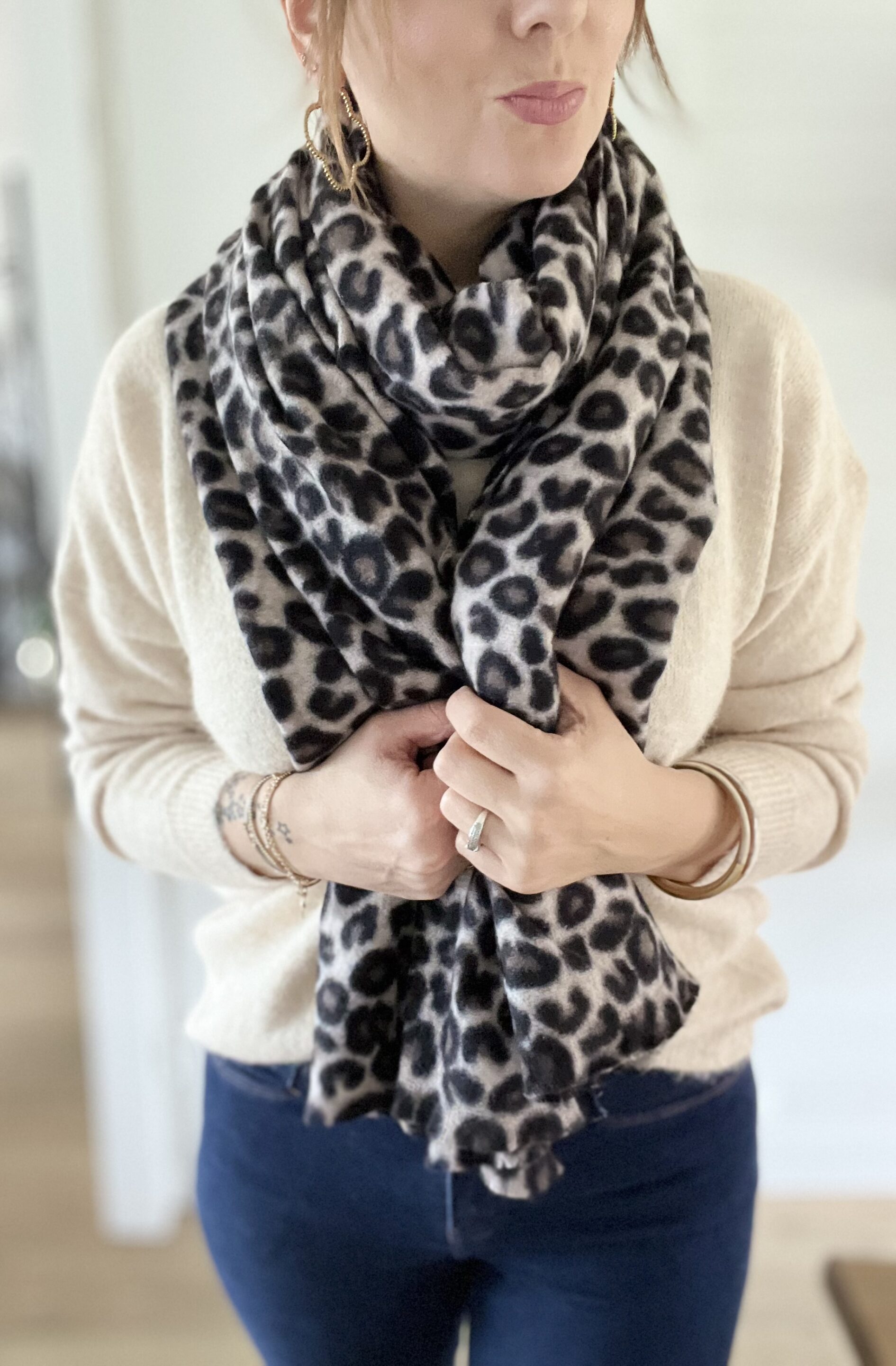 Echarpe Léopard Taupe/ Gris – Image 3