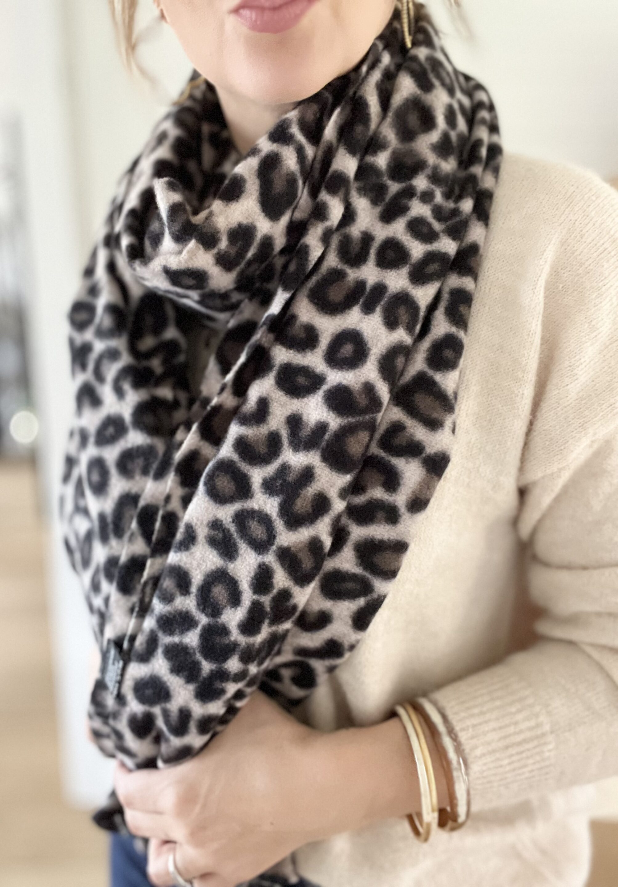 Echarpe Léopard Taupe/ Gris – Image 2