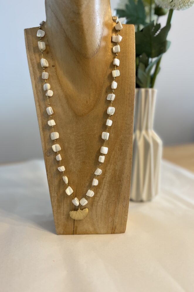Collier Doré et Blanc