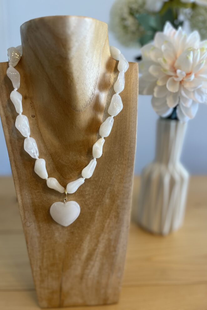 Collier Coeur Résine Blanc