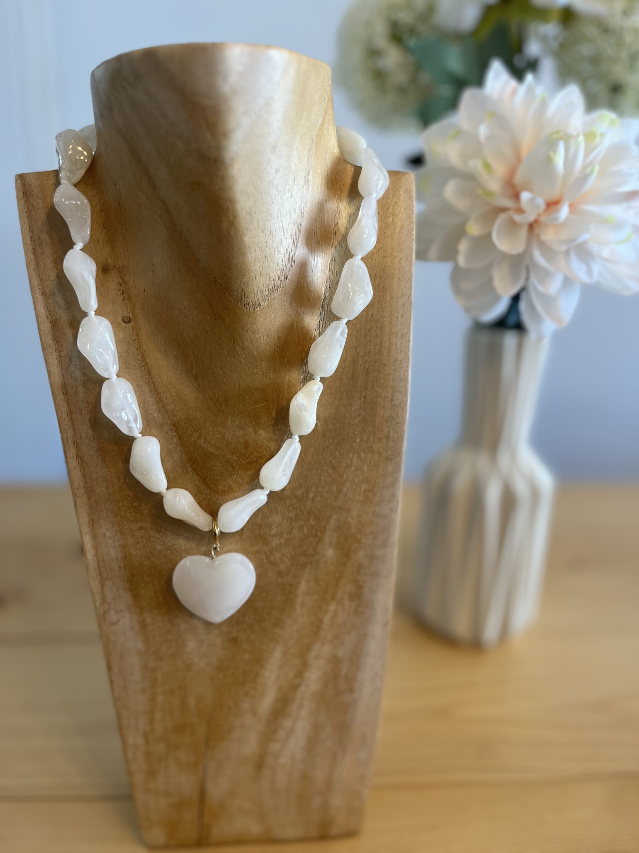 Collier Coeur Résine Blanc